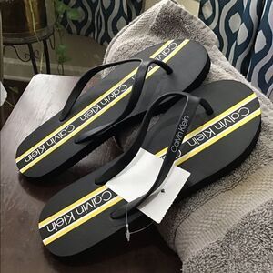 Women’s Calvin Klein flips flops
Size 7
NWTag